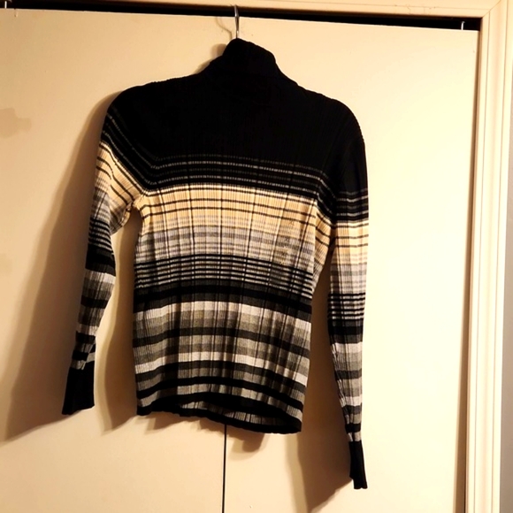 Liz Claiborne Long Sleeve Knit Sweater Size S